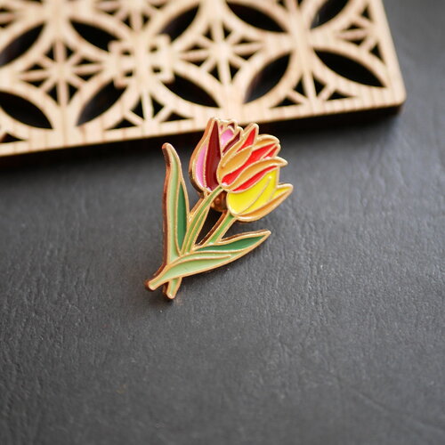 Pin's tulipe en émail et doré, broche à fleurs en émail, pins en émail tulipe rouge jaune, 24x34mm