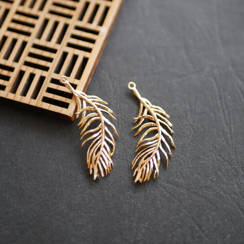 Pendentif branche feuille doré à l’or fin 15x36 mm. pendentifs boucles d’oreilles, colliers, créations bijoux.2