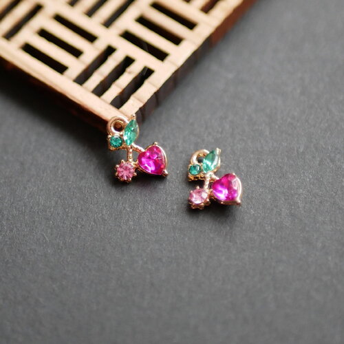X2 pendentif cerises rose et vert, breloques pour bijou fruité kawaii doré , fourniture pour bijoux, 9x11mm