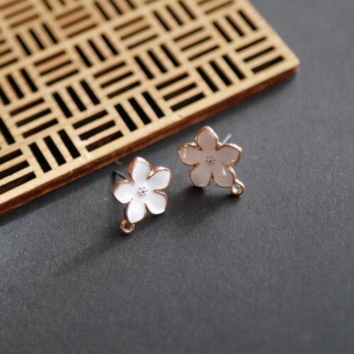 Boucles d'oreilles grande fleur en émail blanc, boucles d'oreilles en forme de fleur de cerisier sakura, fleur blanche et doré, 15mm