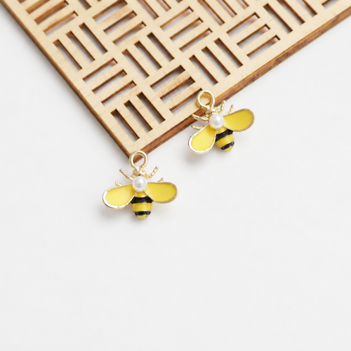 X2 breloque abeille en émail jaune noir et doré avec une perle nacré blanc, pendentif amulette petit insecte, 15x18mm