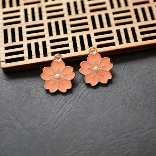 2 breloques fleur de sakura en émail orange, breloques en forme de fleur de cerisier en émail, 17x20mm