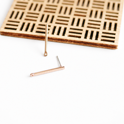 Boucles d'oreilles bâton doré 2x25mm, clous d'oreilles géométriques