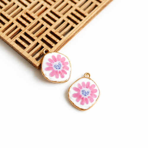 2 breloques marguerite émaillées rose et blanc 18x23 mm