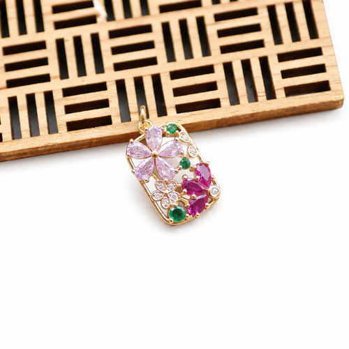 Pendentif floral rectangle doré strass multicolore. 14x21mm