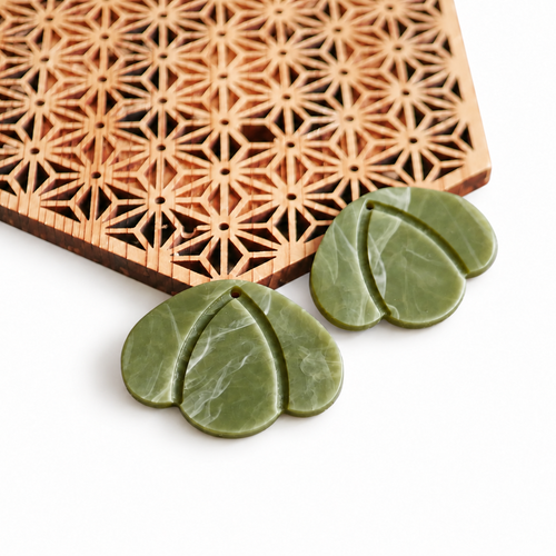 2 pendentifs feuille acrylique vert kaki 25x35 mm