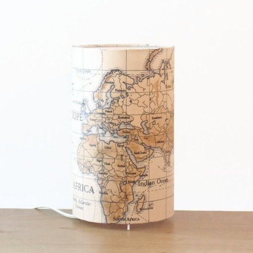Lampe tube carte du monde - luminaire mappemonde fait main & déco esprit voyage evasion
