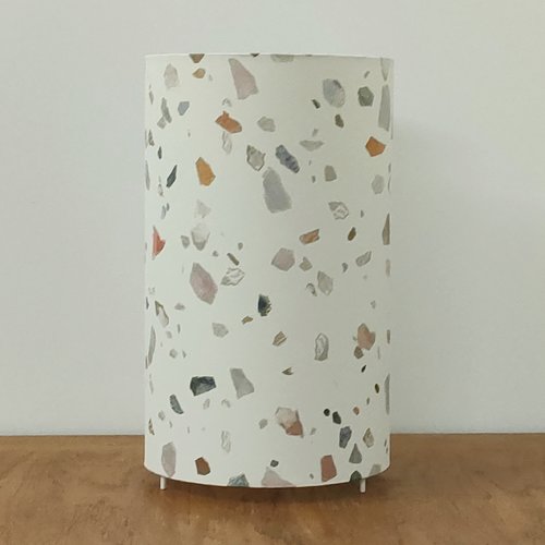 Lampe tube terrazzo pastel - luminaire fait main & déco japandi scandinave ambiance chaleureuse