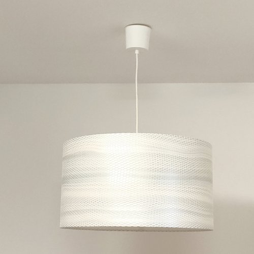 Suspension abat-jour géométrique blanc nacré irisé – design nid d’abeille contemporain pour salon, chambre et décoration élégante