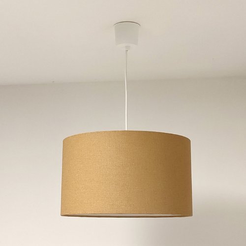 Suspension abat-jour ocre effet textile – luminaire artisanal français pour salon, chambre, salle à manger et décoration chaleureuse