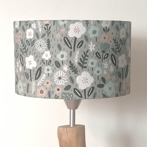 Abat-jour fleuri vert sauge – luminaire artisanal français, déco nature, romantique, campagne chic, bohème, salon chambre
