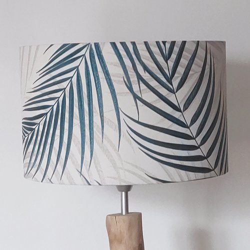 Abat-jour palmier bleu, feuillage tropical exotique, luminaire déco nature bord de mer, style bohème chic, ambiance jungle