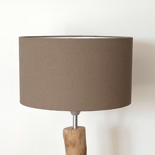 Abat-jour taupe effet textile – luminaire déco naturel, scandinave, déco intérieure contemporain et campagne chic lampe chevet