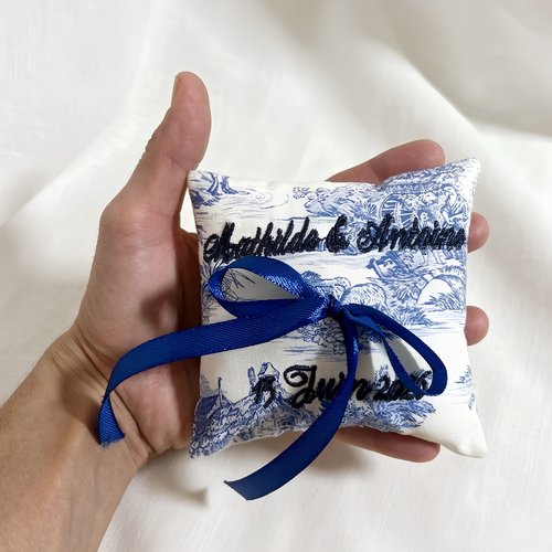 Coussin d'alliances brodé avec prénoms & date, en toile de jouy coton, 10x10cm, porte alliances personnalisé, mariage style campagne chic