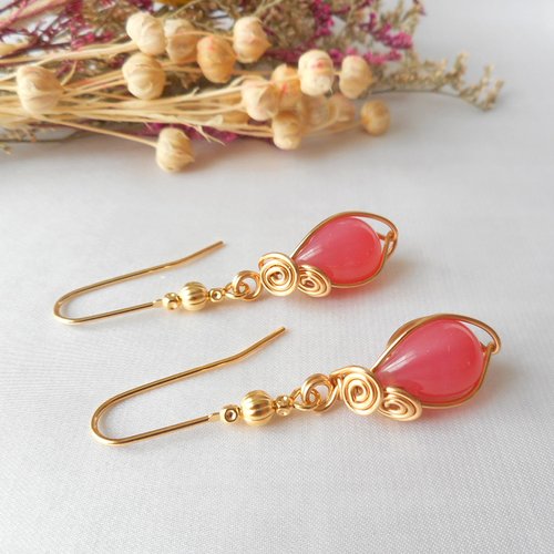 Boucles d'oreilles avec perles roses en verre tchèque.