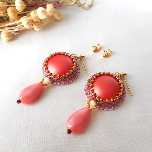 Boucles d'oreilles en verre tchèque rose.