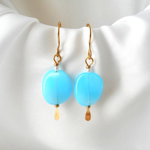 Boucles d'oreilles aux teintes estivales.