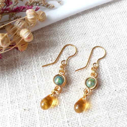 Superbes boucles d'oreilles en verre tchèque, réalisées avec du fil artistic wire.