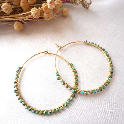 Boucles d'oreilles créoles dorées en inox avec perles en turquoise naturelles