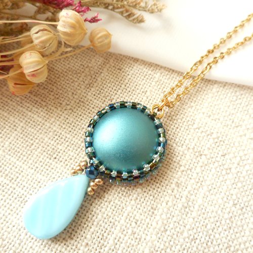 Collier élégance en verre tchèque.