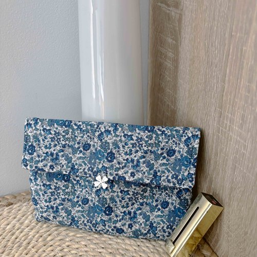Pochette maquillage ou pochette papiers , doublée dans un coton couleur jean