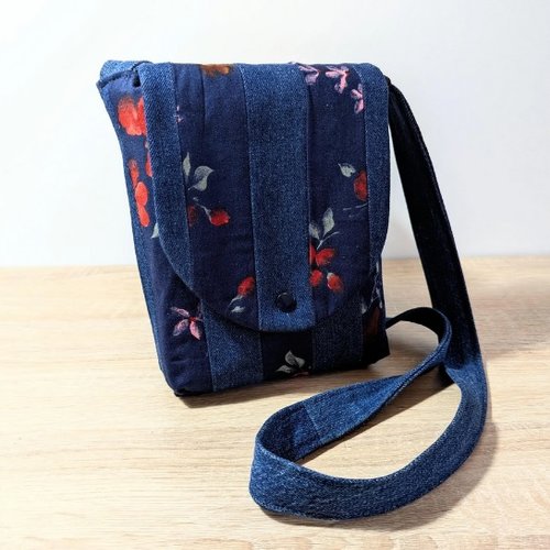 Sac bandoulière en jean recyclé, crossbody, besace, fait-main dans notre atelier en france