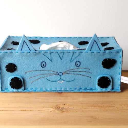 Boite à mouchoirs  "chat bleu"