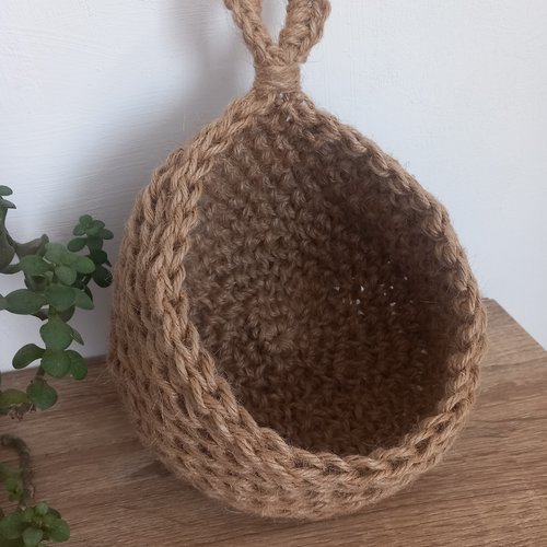 Panier suspendu en jute