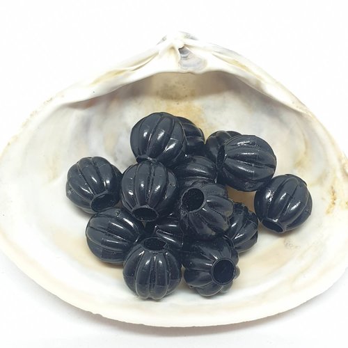 Lot de 15 perles en acryliques rondes et noires