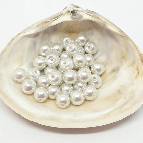 Lot de 12 perles en acryliques nacrées blanches