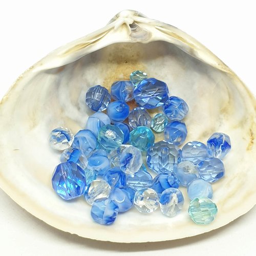 Lot de 38 perles en acryliques à facettes couleurs bleues