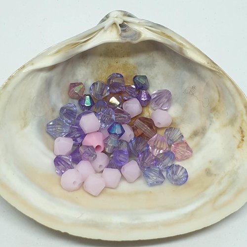 Lot de 46 perles en acryliques toupies mixtes roses et violettes