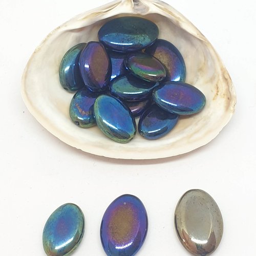 Lot de 14 perles en verres cailloux bleu irisé
