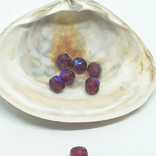 Lot de 7 perles en acryliques à facettes bordeaux irisées