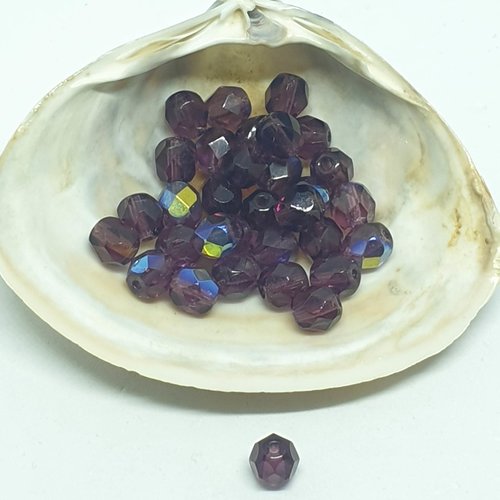Lot de 10 perles en acryliques à facettes violettes  irisées