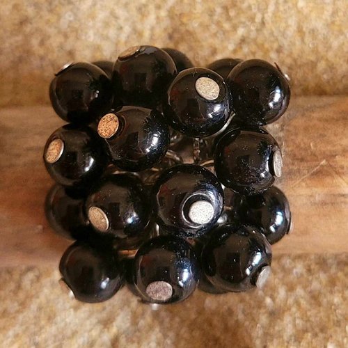 Bague fantaisie réglable grappe de perles noires