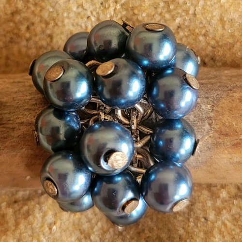 Bague fantaisie réglable grappe de perles bleus