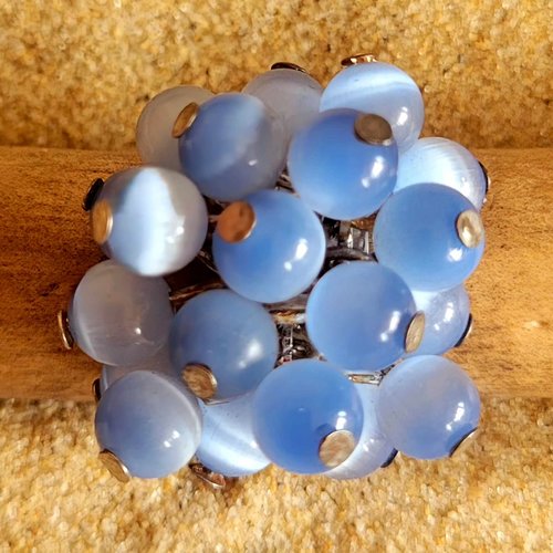 Bague fantaisie réglable grappe de perles bleus oeil de chat