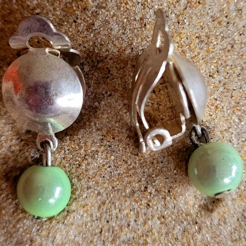 Boucles d'oreilles à clip perles vert clair