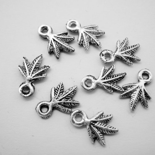 8 breloques pendentifs "feuilles"  en métal argenté