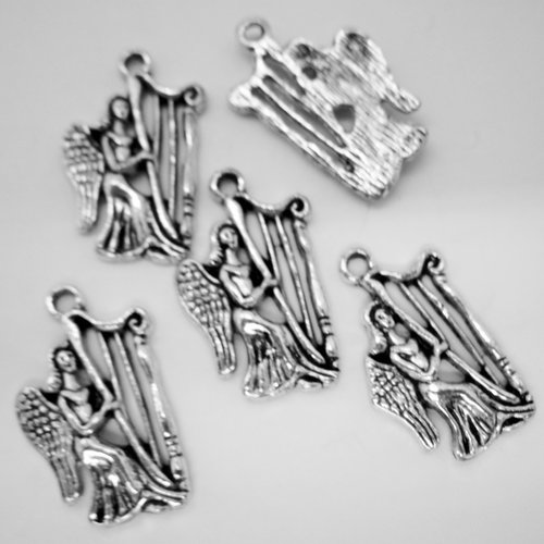 5 breloques pendentifs "ange musicien" en métal argenté