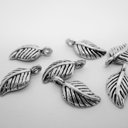 Lot de 7 breloques "feuilles" en métal argenté