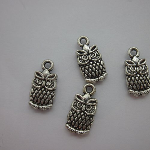 4 petites breloques " hibou-chouette" en métal argenté réversibles