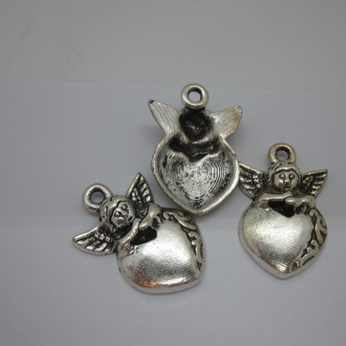 3  breloques "coeur" en métal argenté