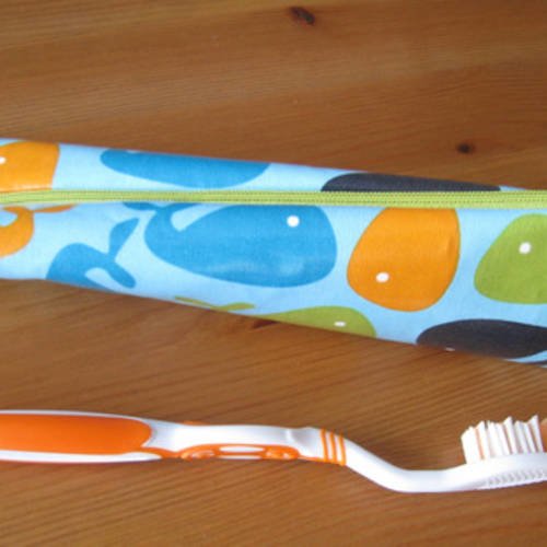 Trousse pour brosse à dents (ou autre : maquillage, crayons, etc) en coton enduit baleine 