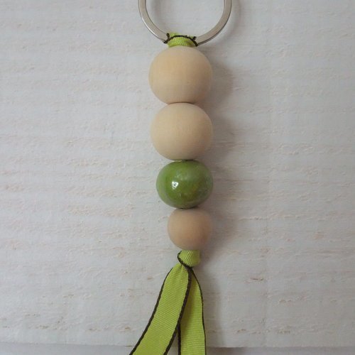 Porte-clés perles bois et céramique (vert anis)