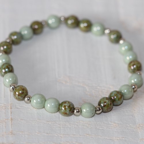 Bracelet perle verte et argentées (n°24)