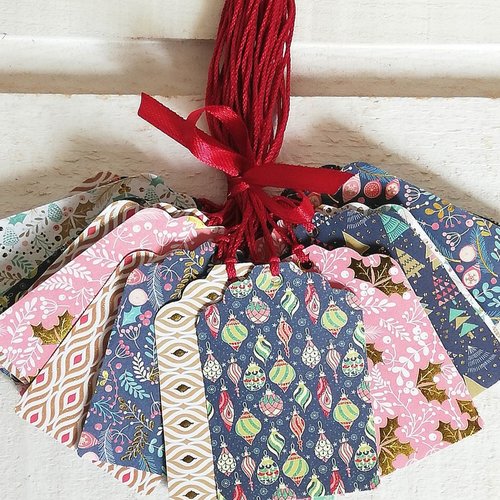 Lot de 27 étiquettes noël (colorées)