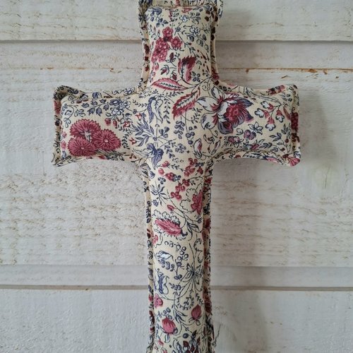Croix en tissu (liberty rose)
