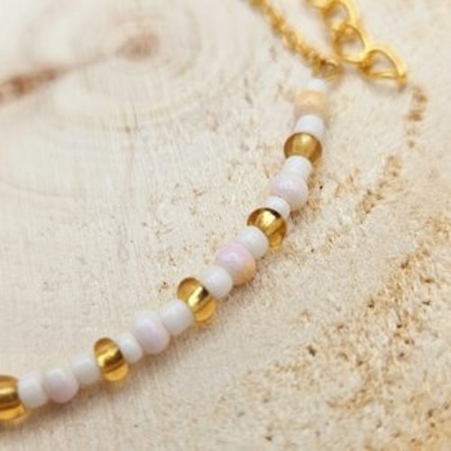 Bracelet fleur bohème – bracelet fin doré & perles – bijou été doux – série limitée